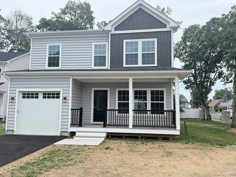 Homes For Sale - 2 Gail Grace Court<br/> Copiague, NY 11726