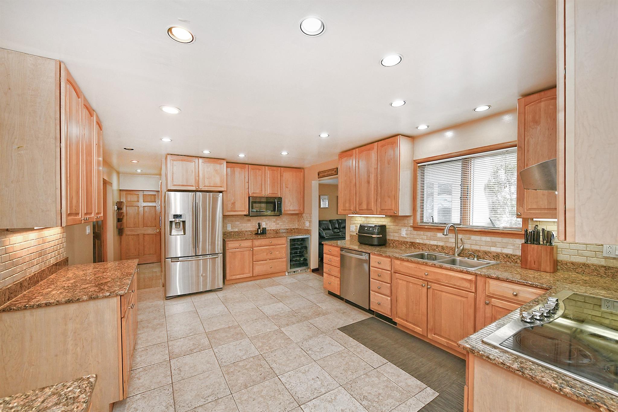 369 Vanderbilt Parkway, Dix Hills, New York image 8