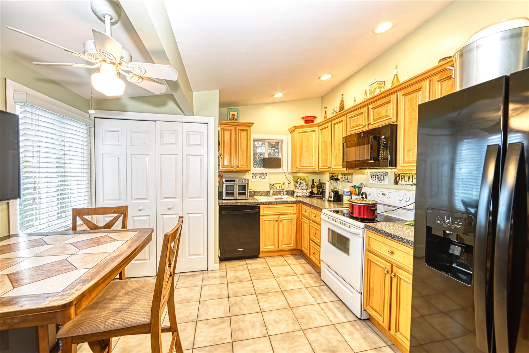 25 Fairlawn Court, Shirley, New York image 4