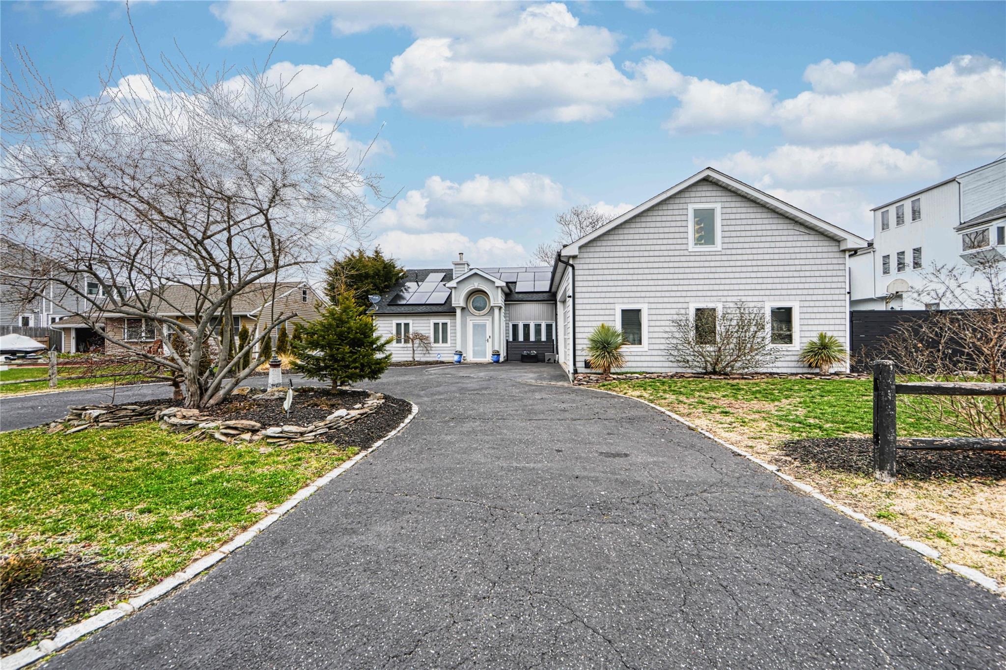 25 Fairlawn Court, Shirley, New York image 1