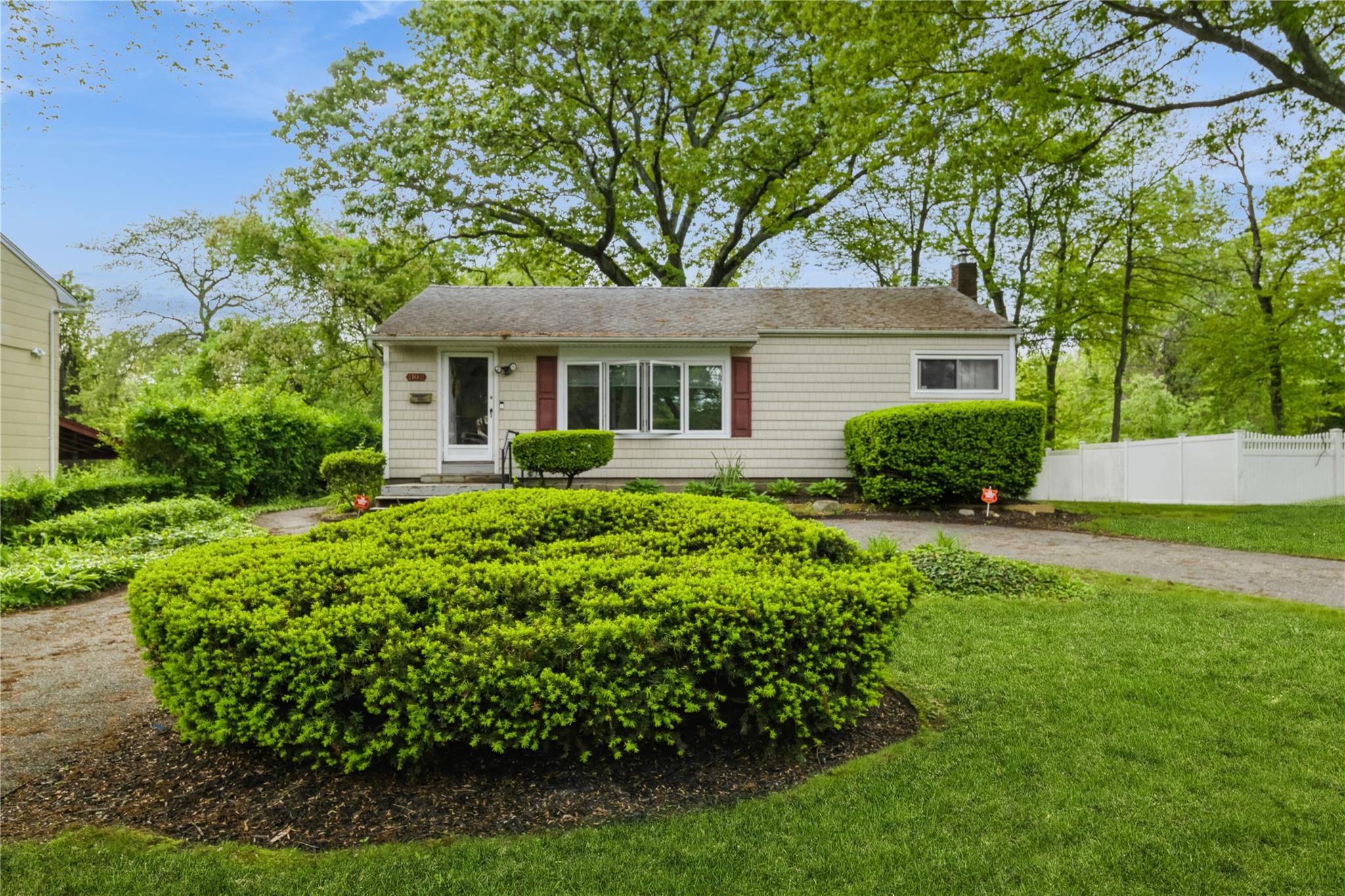 1102 Brookdale Avenue, Bay Shore, New York image 2