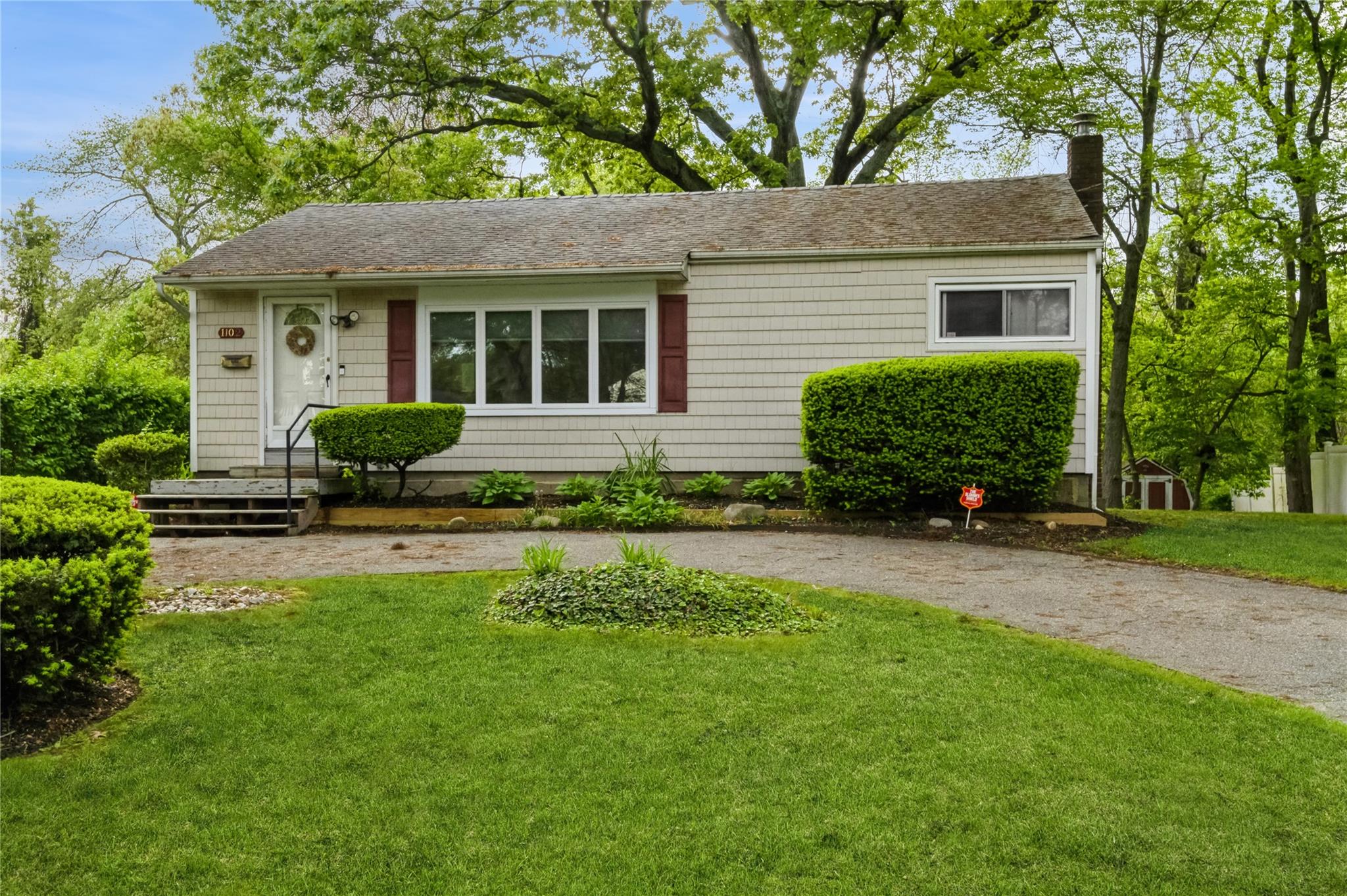 1102 Brookdale Avenue, Bay Shore, New York image 3