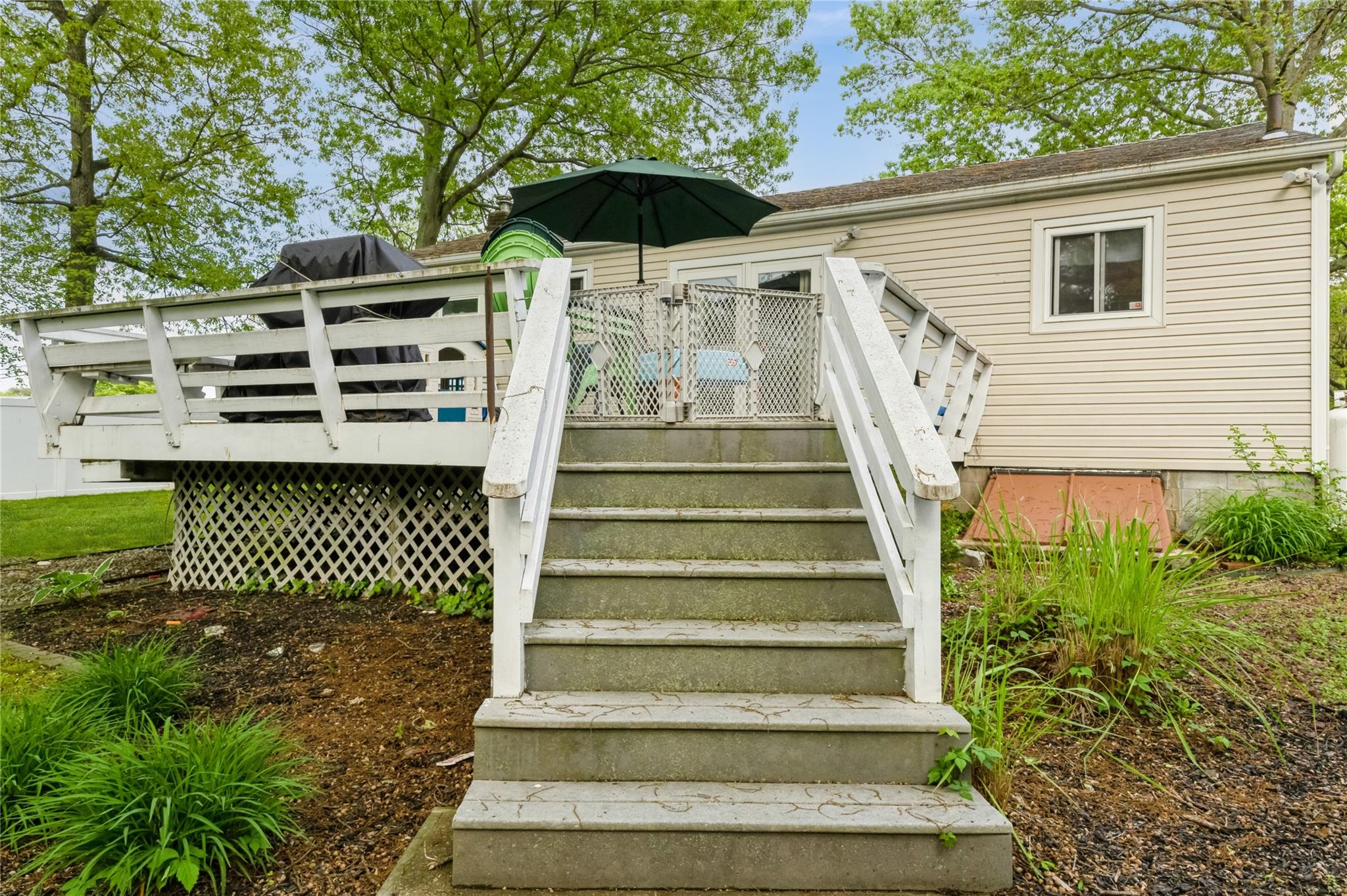 1102 Brookdale Avenue, Bay Shore, New York image 10