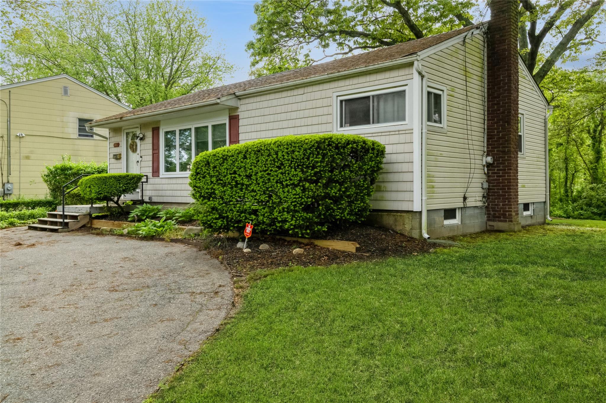 1102 Brookdale Avenue, Bay Shore, New York image 4