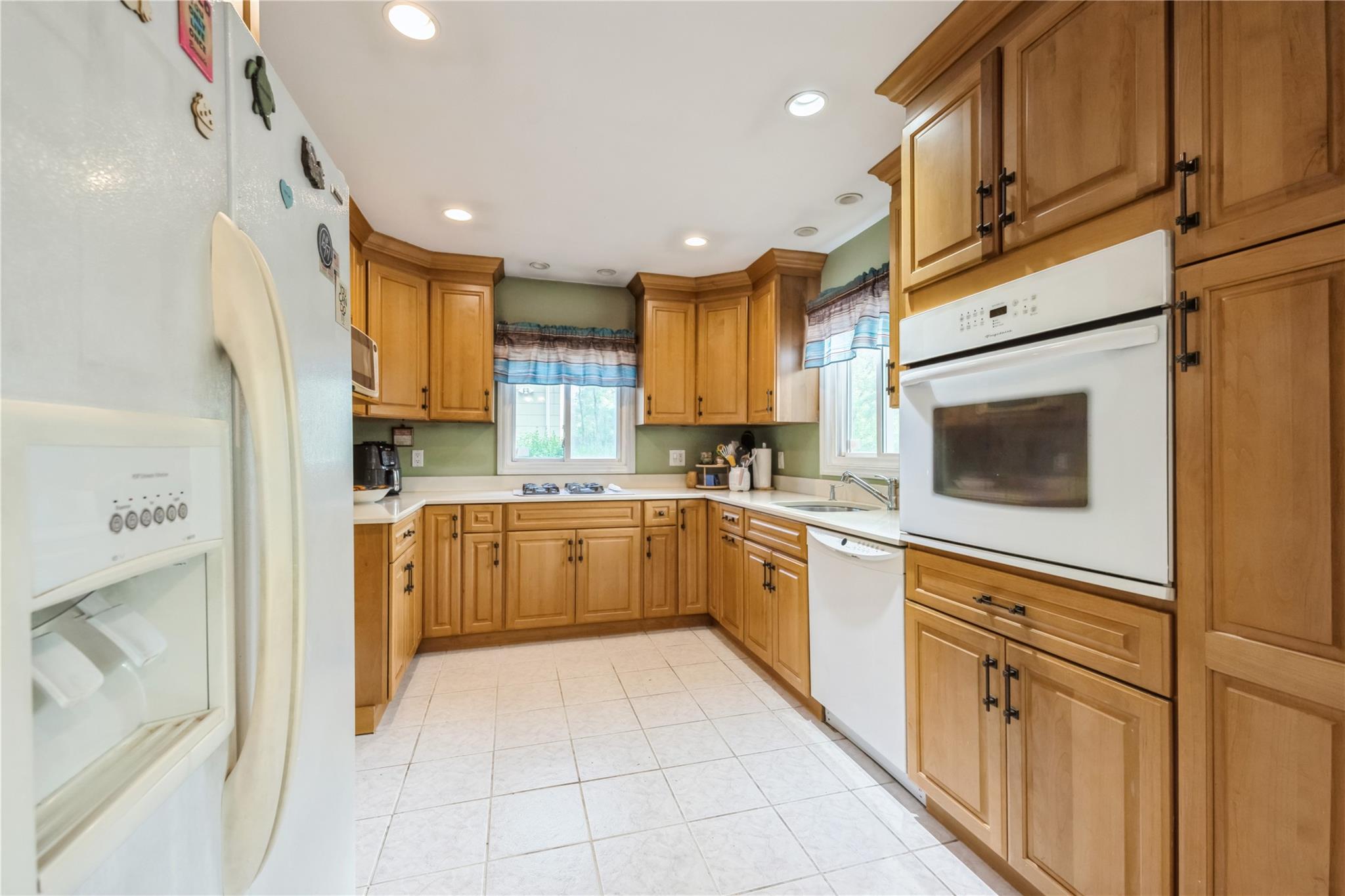 1102 Brookdale Avenue, Bay Shore, New York image 8