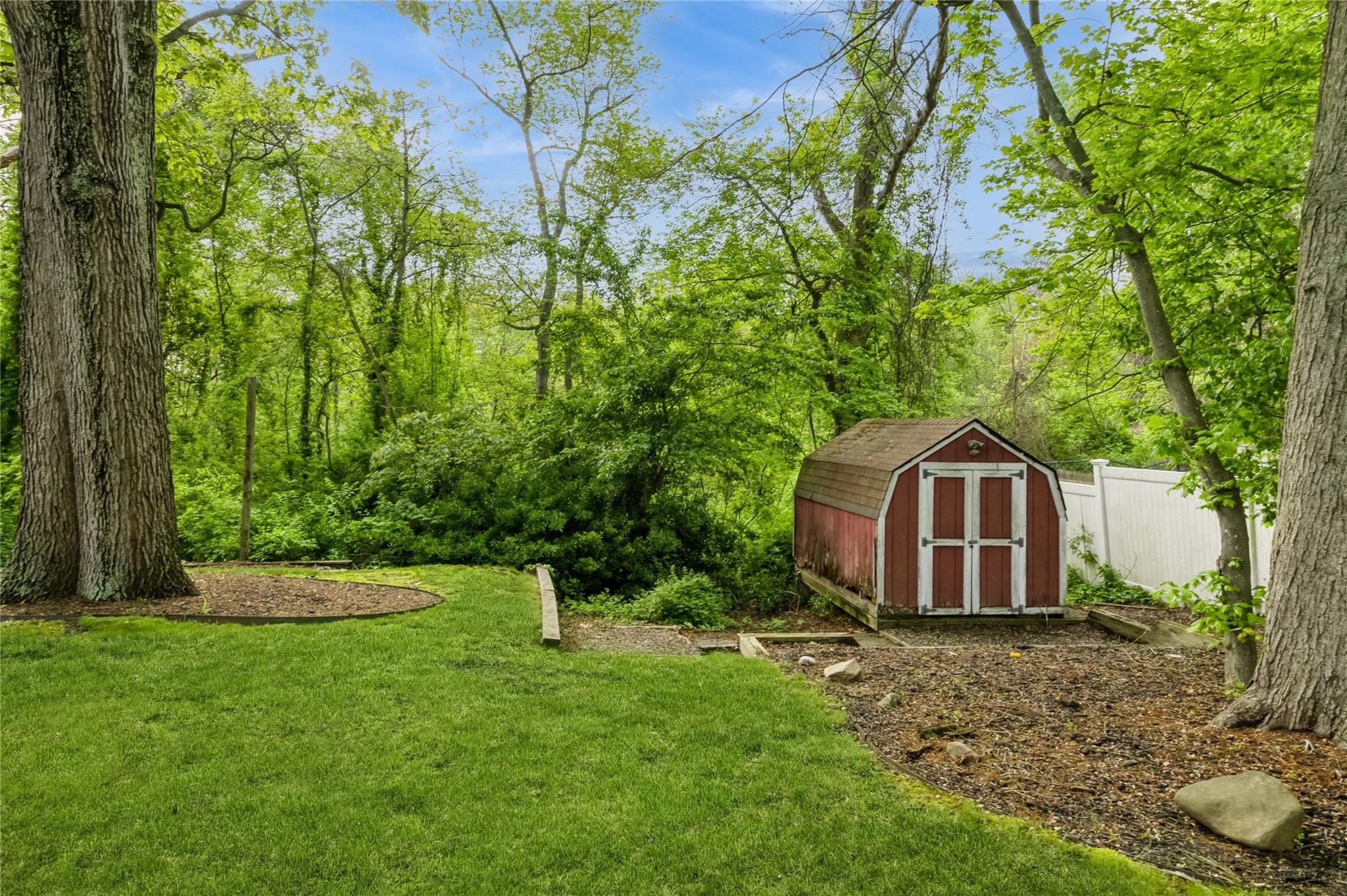 1102 Brookdale Avenue, Bay Shore, New York image 15