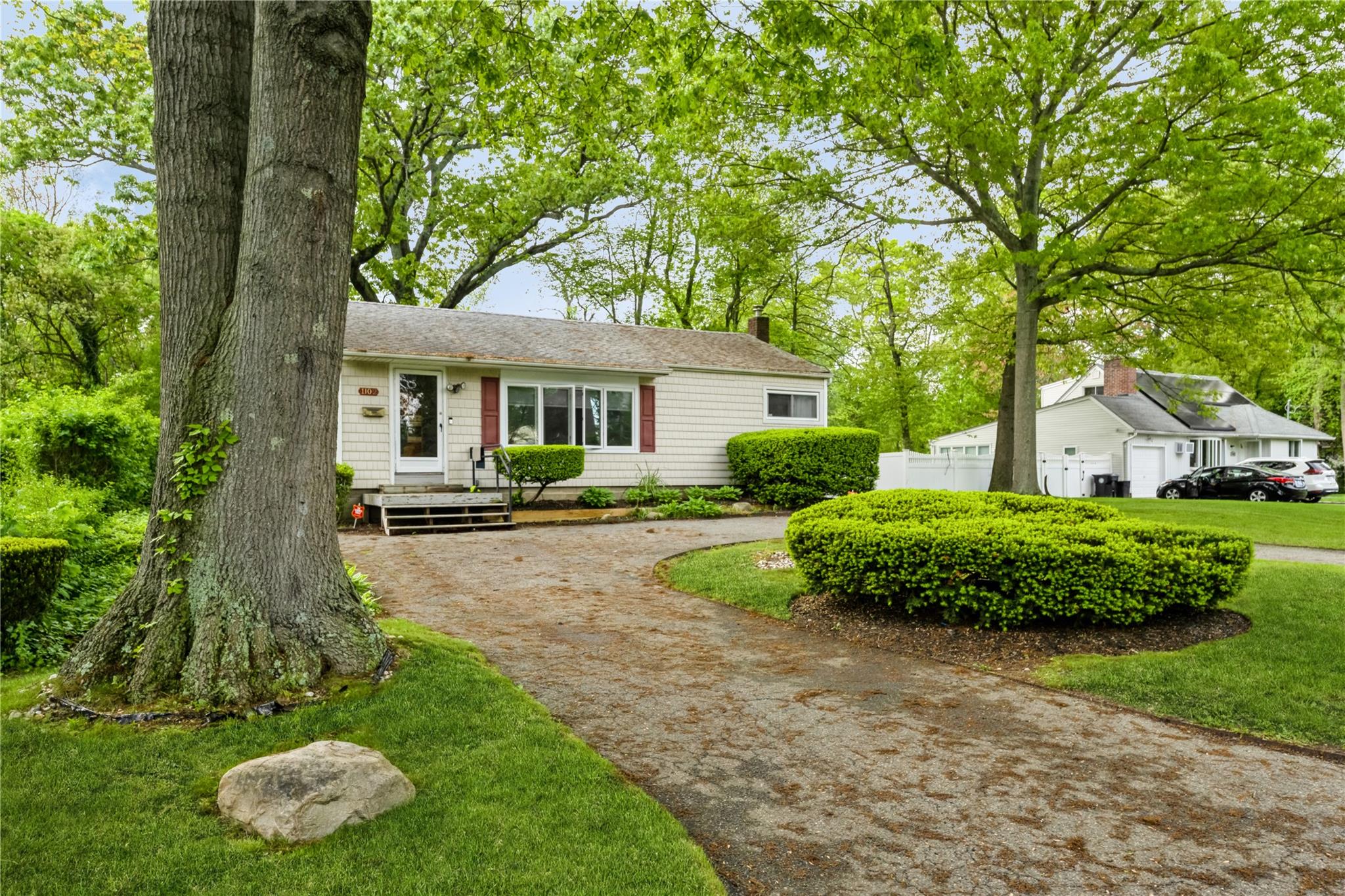 1102 Brookdale Avenue, Bay Shore, New York image 1