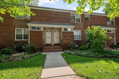 Homes For Sale - 74 Edwards Street #2B<br/> Nassau County, Roslyn Heights, NY 11577