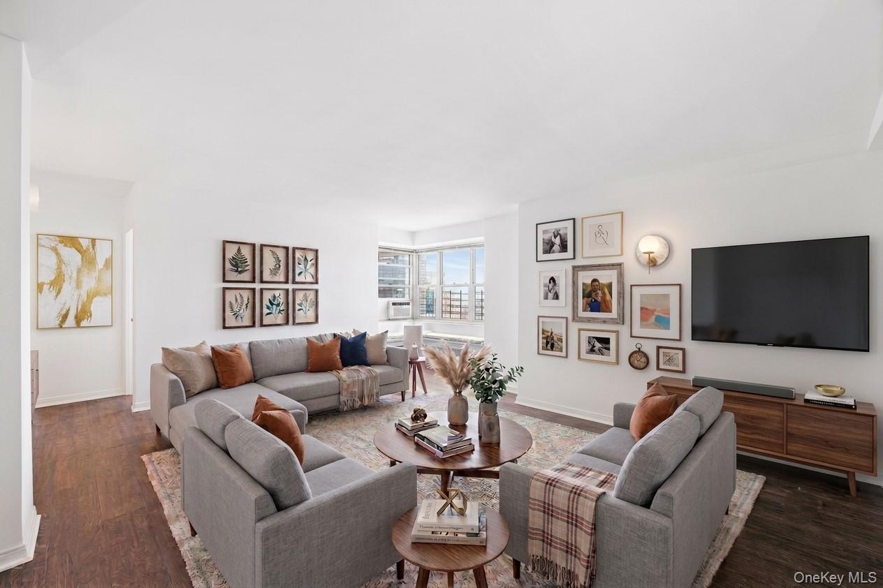 575 Grand Street E1505