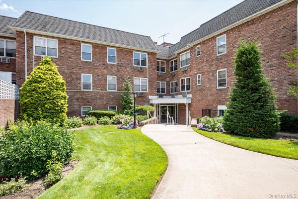 2 FOWLER AVE APT 201, LYNBROOK, NY 11563 - Image fb5a908214d5bfc7602003c2b0220eb3/442330230