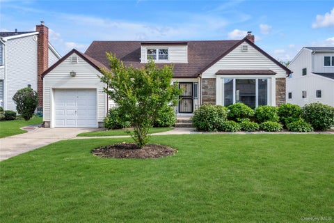 Photo of 114 Patton Boulevard, New Hyde Park, NY 11040 (MLS # 1008111)