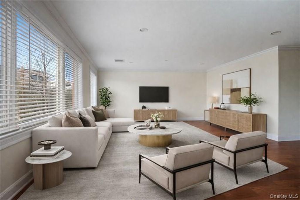 Photo of 171 Great Neck Road #3H, Great Neck, NY 11021 (MLS # 961522)