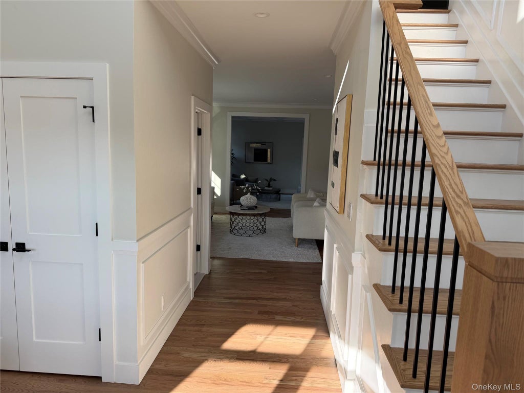 Photo of 110 Stella Court, Lynbrook, NY 11563 (MLS # 1047487)