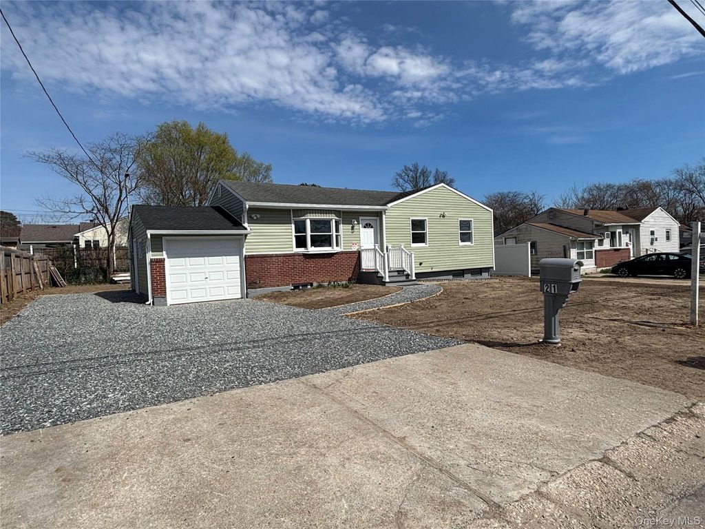 Photo of 21 Pinetop Drive, Central Islip, NY 11722 (MLS # 984009)