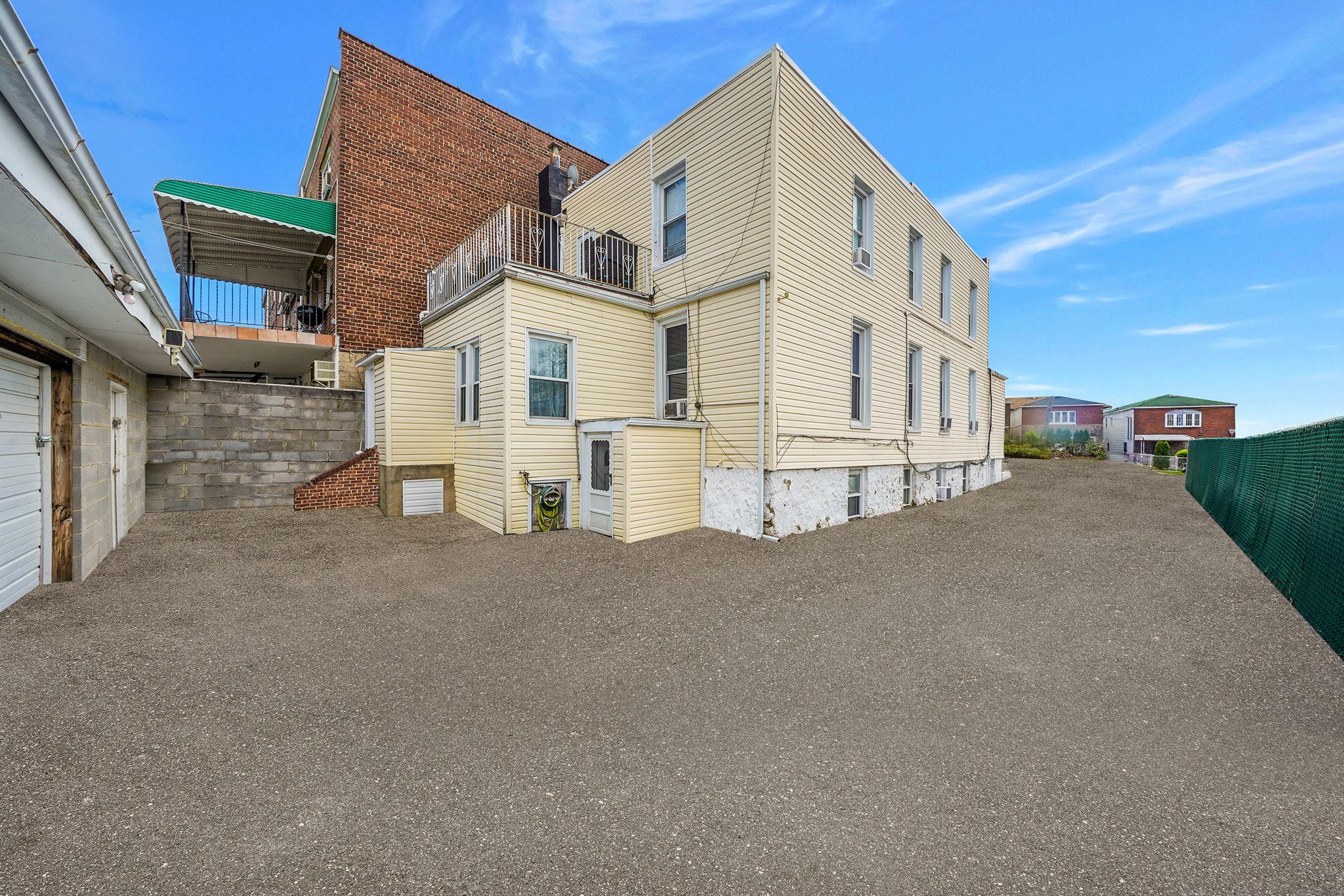 3205 Lafayette Avenue