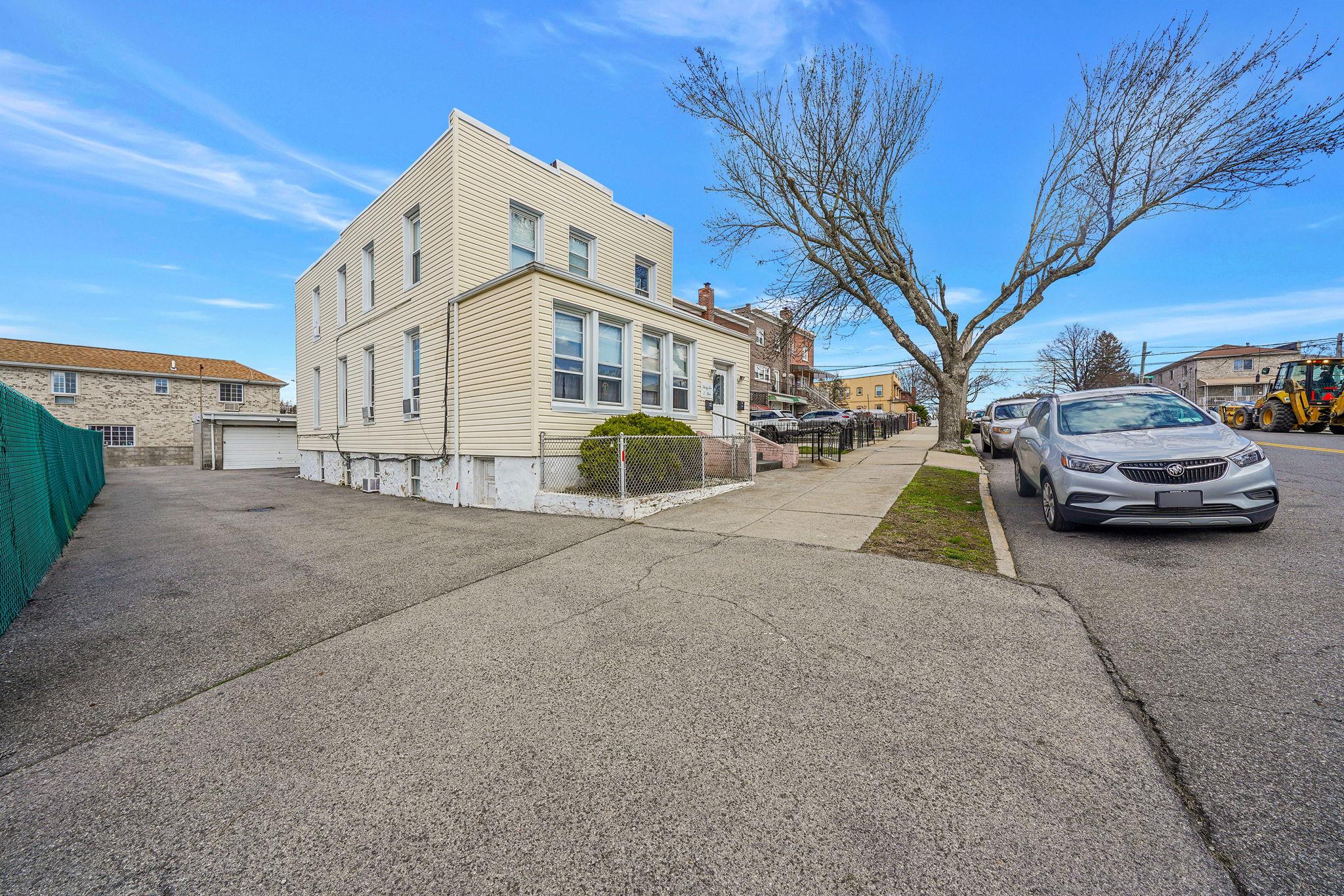 3205 Lafayette Avenue