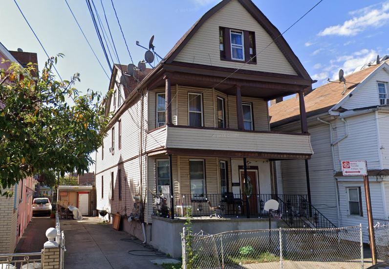172nd Street, Jamaica, Queens, NY - 8 Bedrooms  
4 Bathrooms  
20 Rooms - 