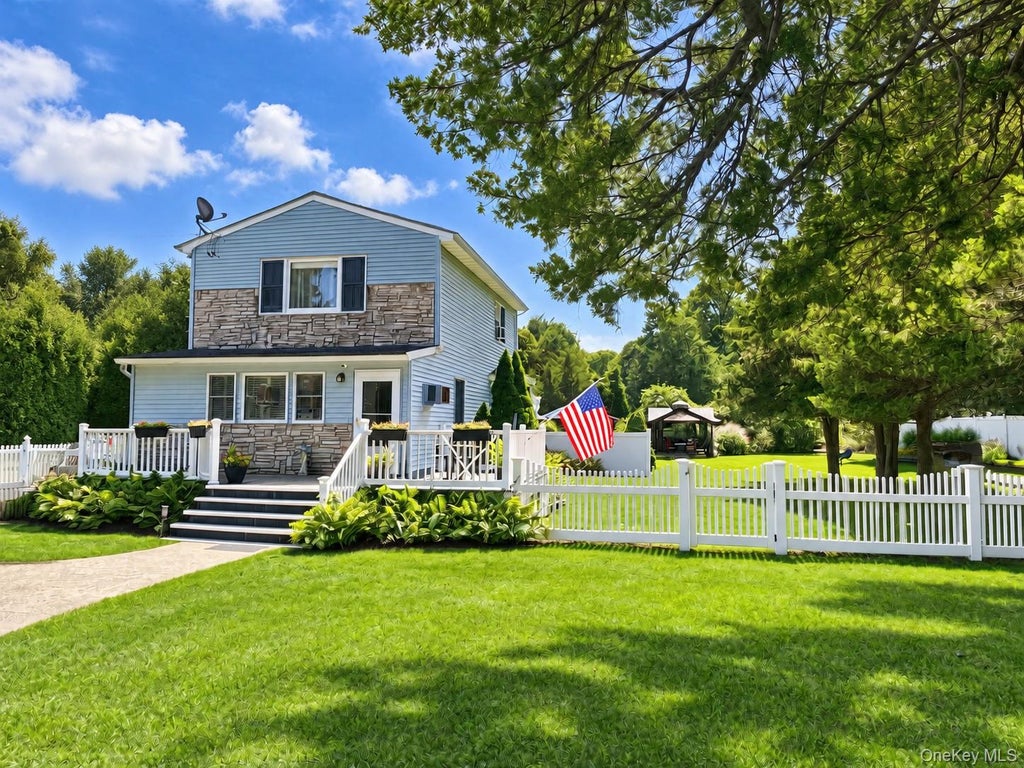 Photo of 32 Pine Street, Selden, NY 11784 (MLS # 1048449)