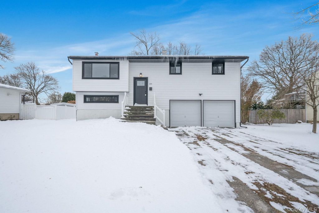 Photo of 104 Harrisburg Street, Bay Shore, NY 11706 (MLS # 943663)