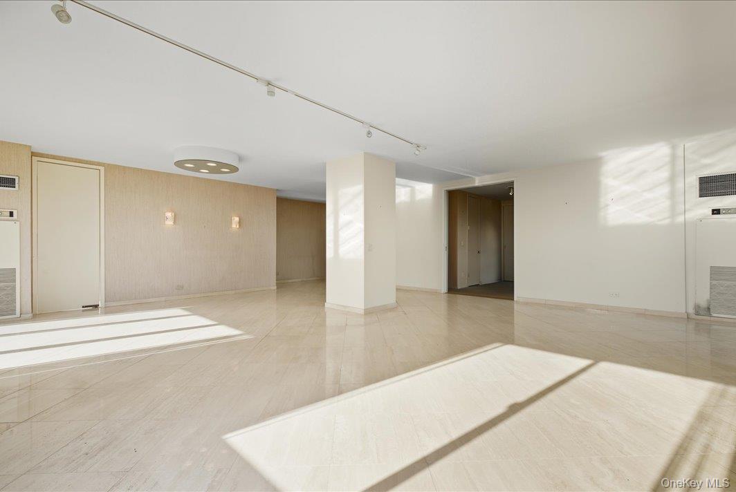 27110 Grand Central Parkway 27W