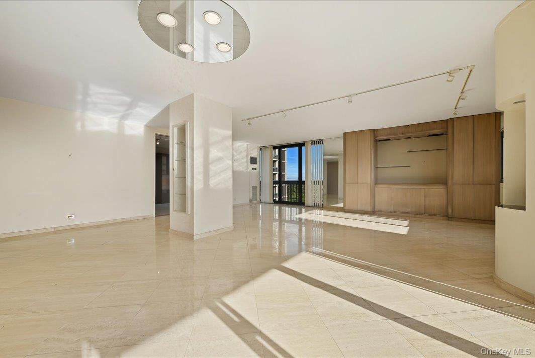 27110 Grand Central Parkway 27W