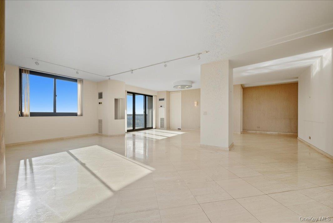 27110 Grand Central Parkway 27W