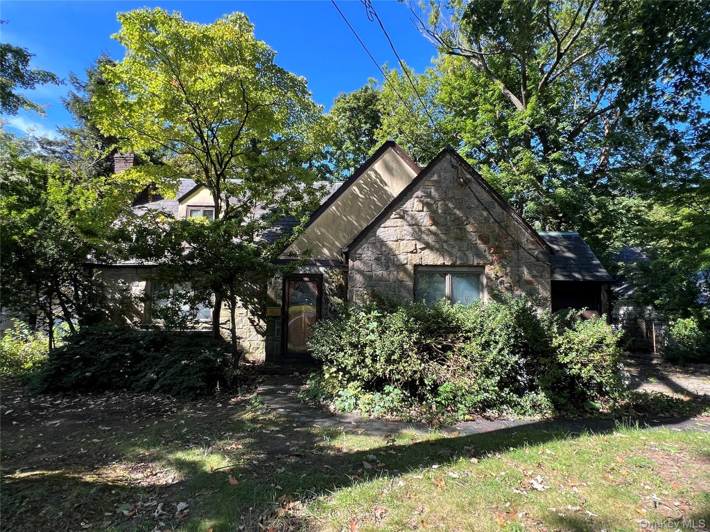 Photo of 116 Huntington Road, Port Washington, NY 11050 (MLS # 1053429)