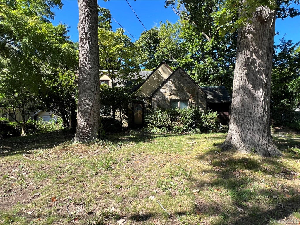Photo of 116 Huntington Road, Port Washington, NY 11050 (MLS # 1053429)