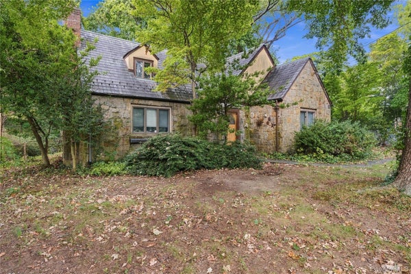 116 HUNTINGTON RD, PORT WASHINGTON, NY 11050 - Image fb86a96e672a0b9a53bb22701bdb1cb6/3372603678