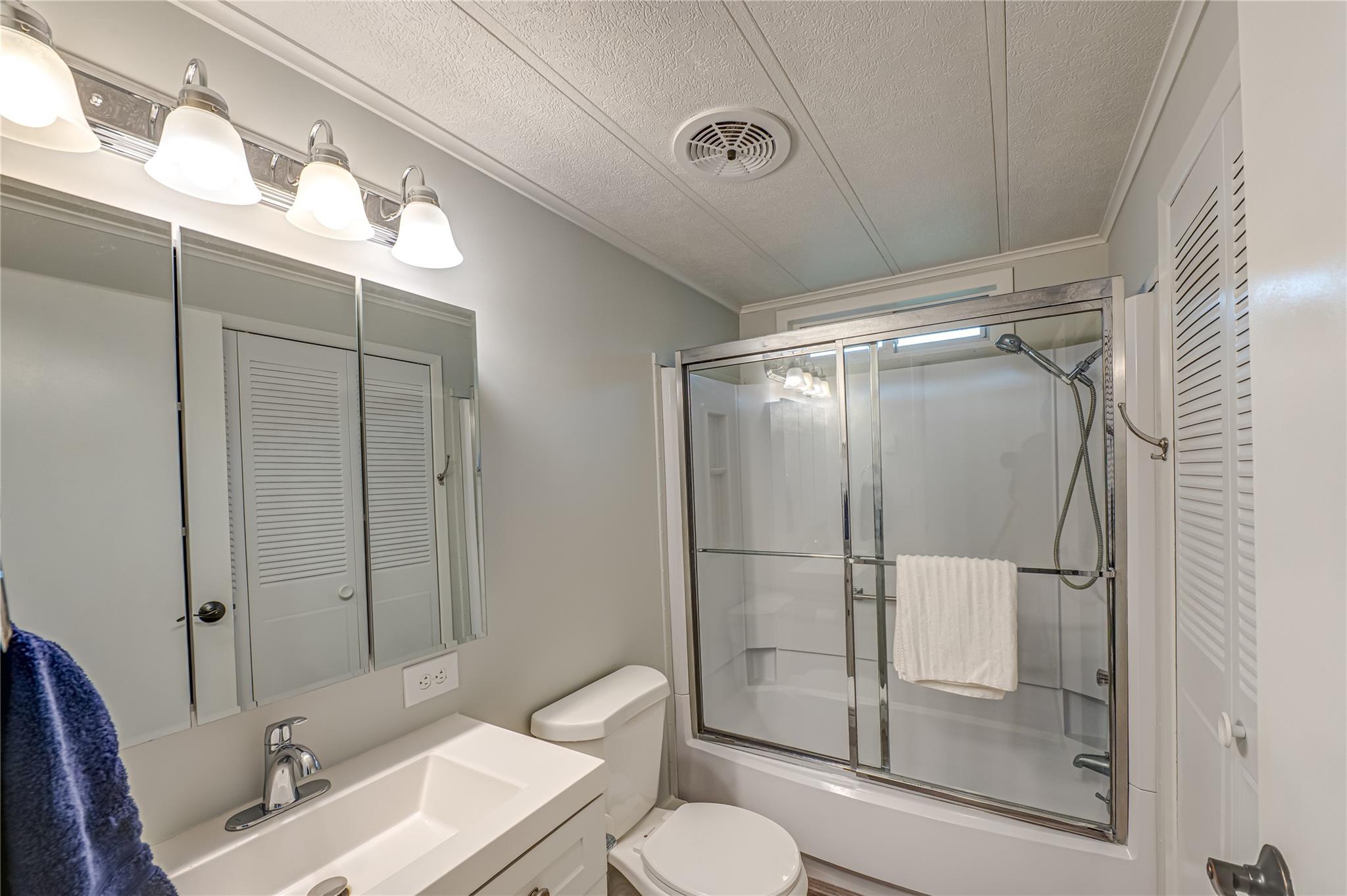 21 Limetree Drive, Manorville, New York image 9