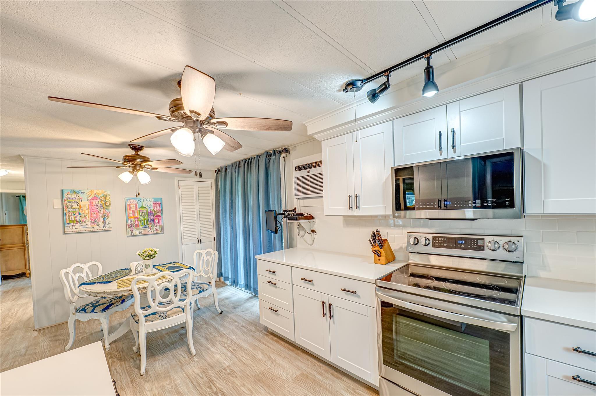 21 Limetree Drive, Manorville, New York image 7