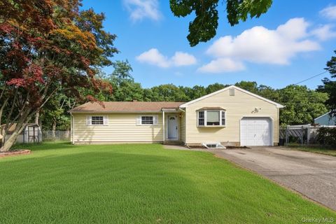 Photo of 87 Bellwood Avenue, South Setauket, NY 11720 (MLS # 916152)