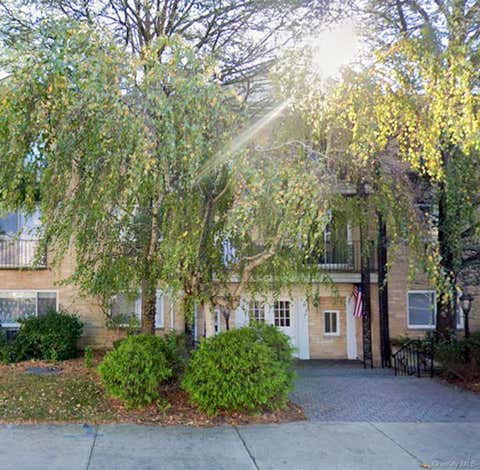 Apartment For Rent - 50 Lenox Road #A10<br/> Rockville Centre, NY 11570
