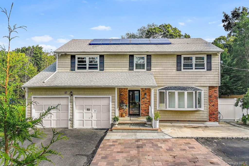 Photo of 61 Old Indian Head Road, Commack, NY 11725 (MLS # 922899)