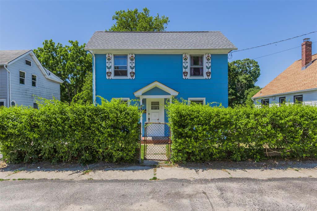 Photo of 337 Hamilton Avenue, Riverhead, NY 11901 (MLS # 1014828)