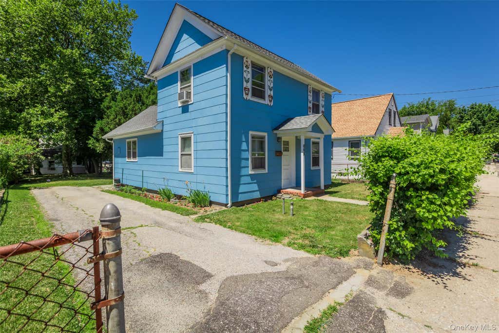 Photo of 337 Hamilton Avenue, Riverhead, NY 11901 (MLS # 1014828)