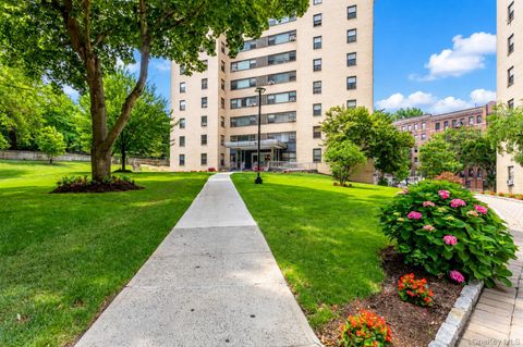 Homes For Sale - 6 Fordham Hill Oval Oval #2G<br/> Bronx, NY 10468