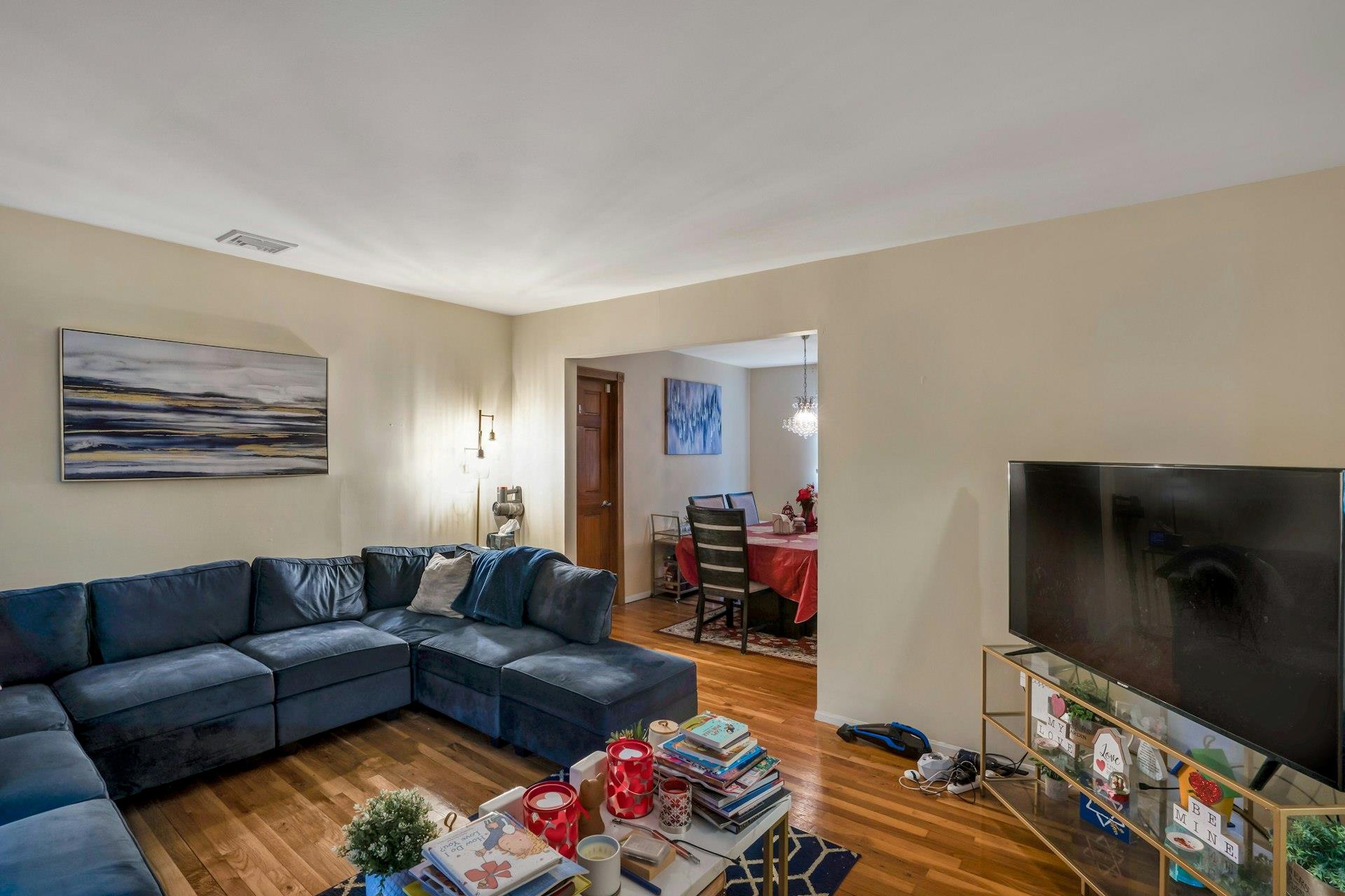 92 S Evergreen Drive, Selden, New York image 4