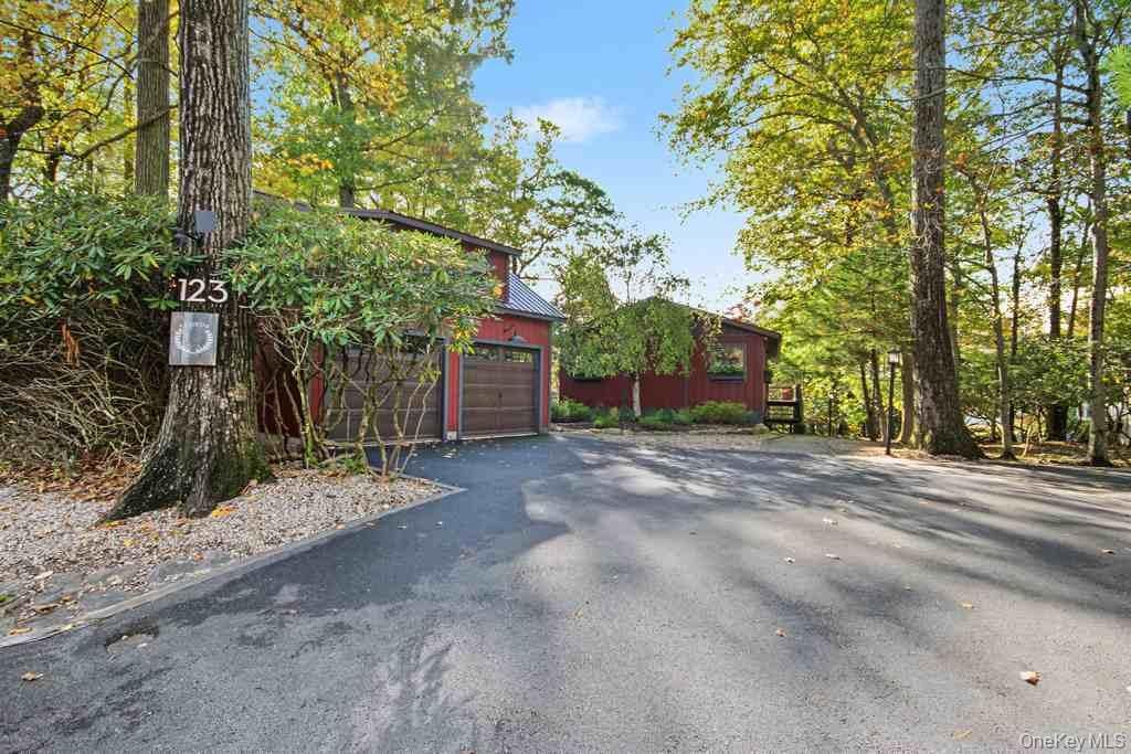 123 Lake Shore Drive W