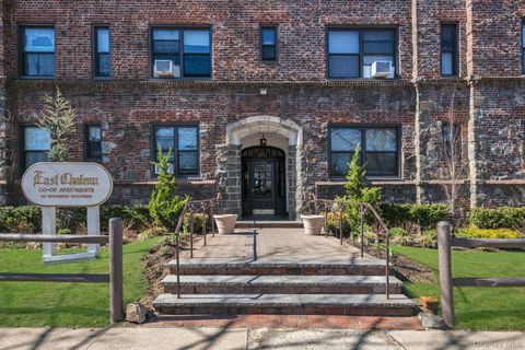 Homes For Sale - 141 Woodmere Boulevard #5H<br/> Woodmere, NY 11598