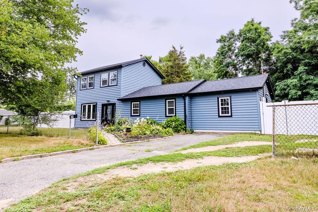 Photo of 38 Tamarack Street, Central Islip, NY 11722 (MLS # 1025658)