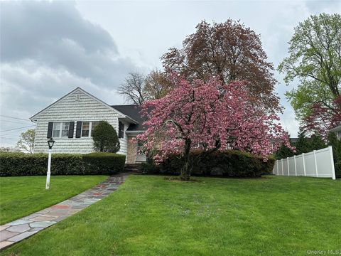 Homes For Sale - 285 Stuart Drive<br/> New Rochelle, NY 10804
