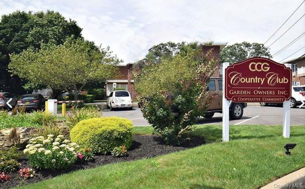 Photo of 206 Farber Drive Dr #206, West Babylon, NY 11704 (MLS # 937117)