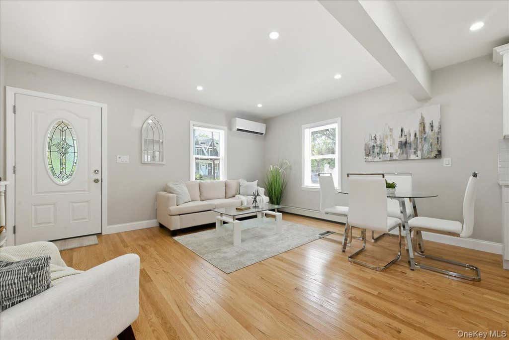 Photo of 26 Parkside Road, West Hempstead, NY 11552 (MLS # 1036098)