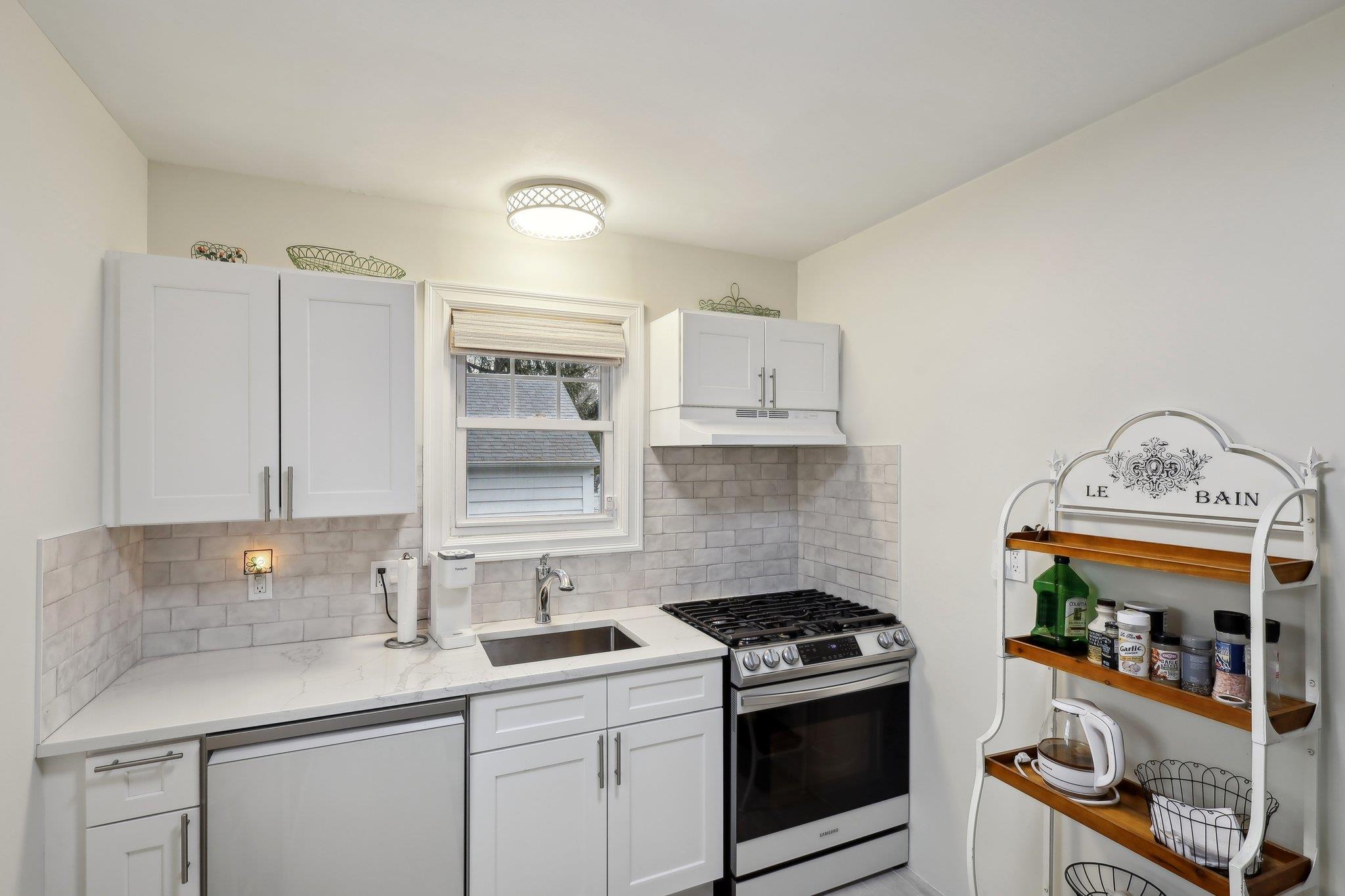 8 Manor Place, Glen Cove, New York image 10