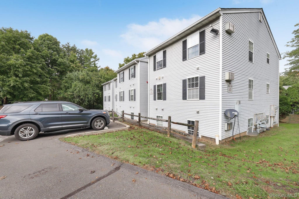Photo of 4 Lexington Hill #3, Harriman, NY 10926 (MLS # 1050249)