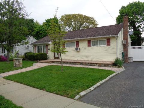 1431 Lombardy Boulevard Bay Shore NY 11706