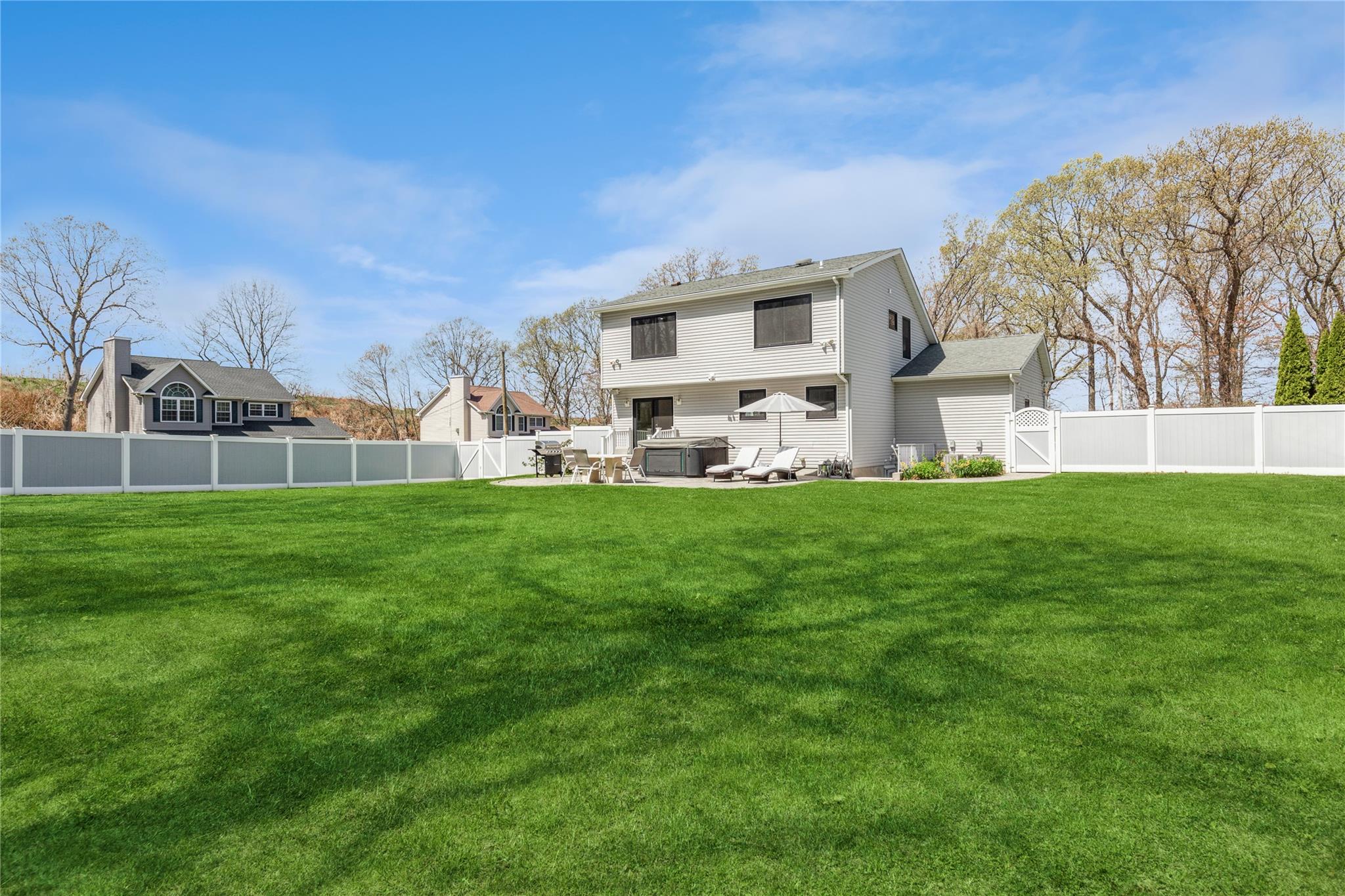 12 Midvale Avenue, Port Jefferson, New York image 24