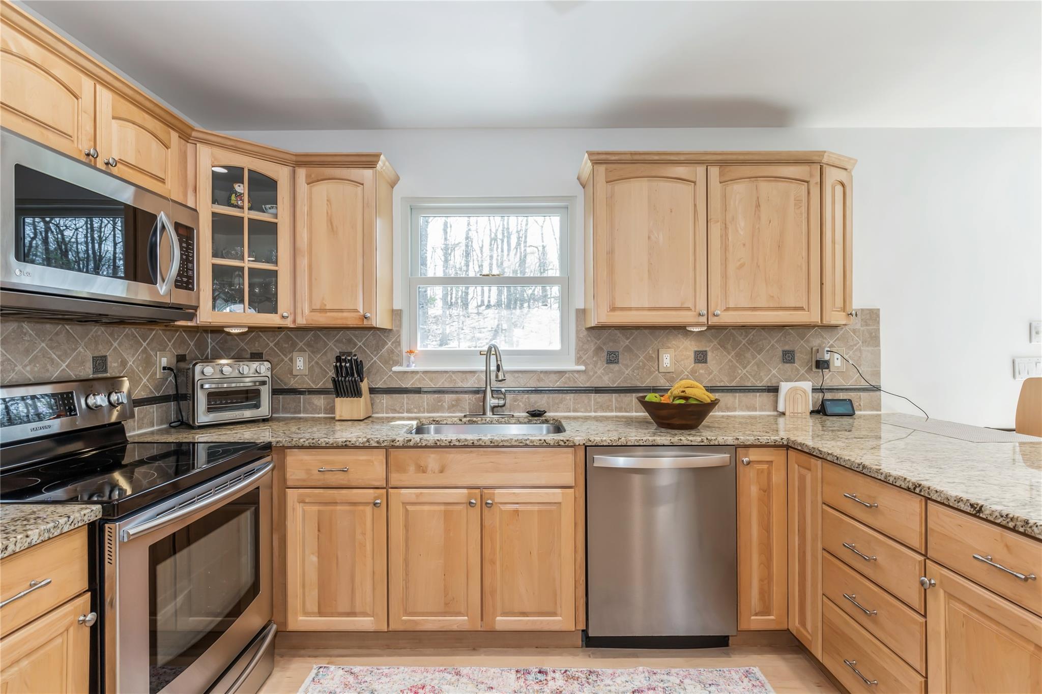12 Midvale Avenue, Port Jefferson, New York image 4