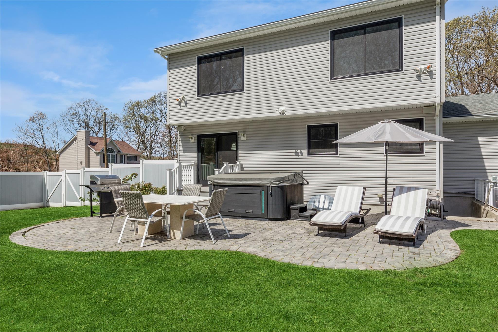 12 Midvale Avenue, Port Jefferson, New York image 25